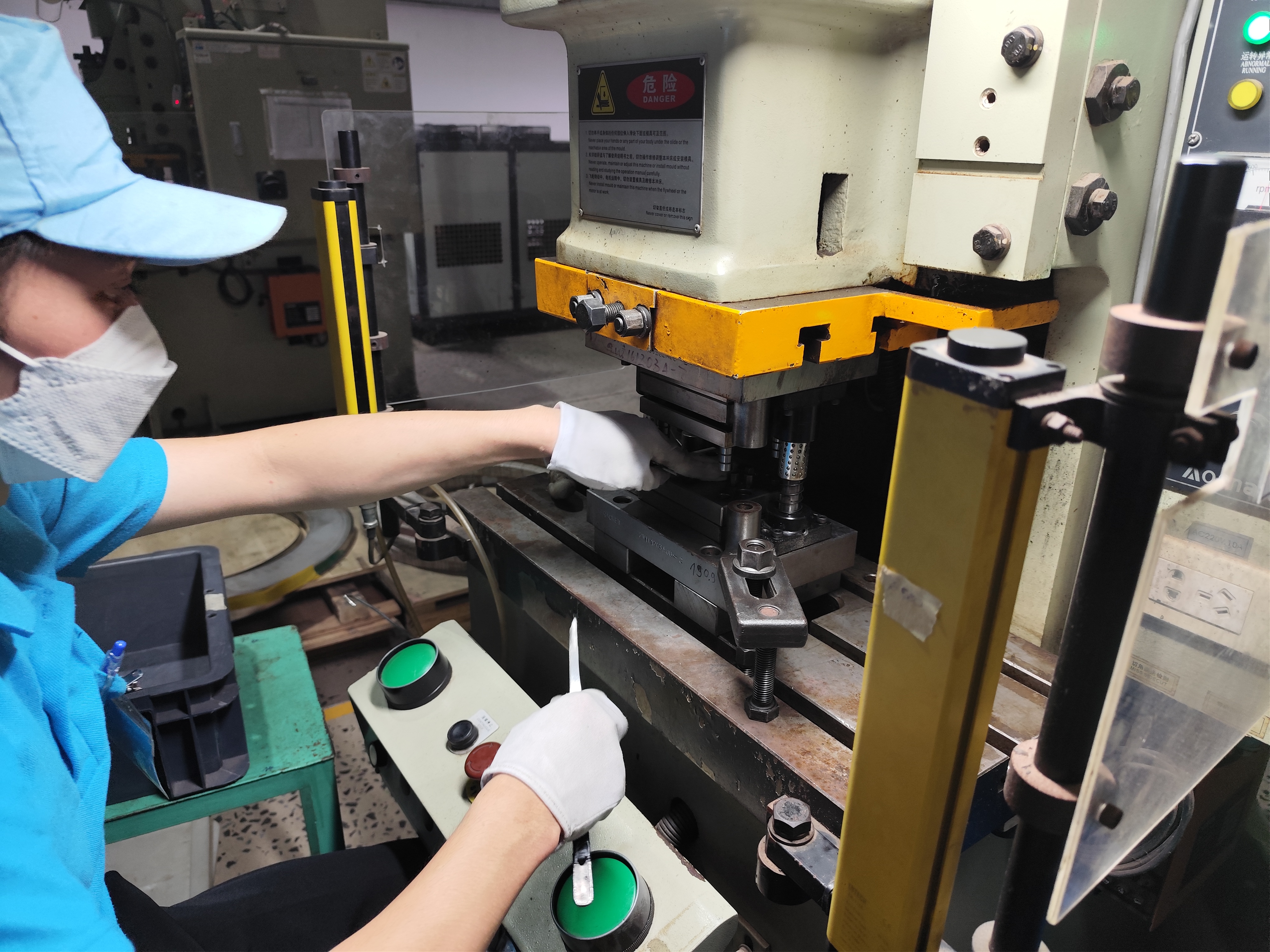 stamping machine.jpg
